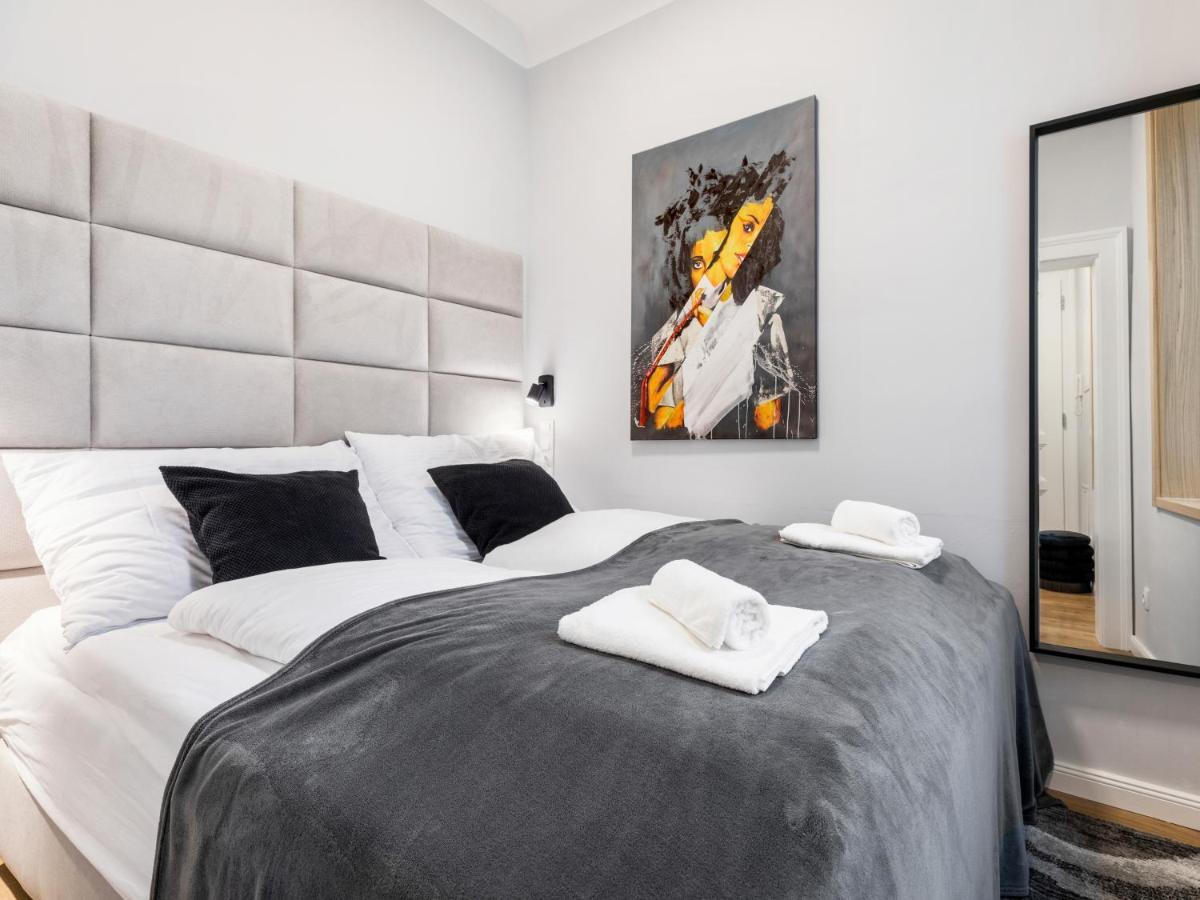 Sky9 District 3 Apartment *