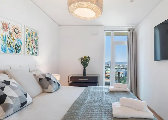 Sky9 Apartments District 3